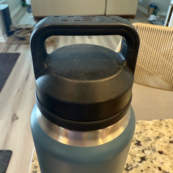 YETI rambler 36oz - NORDIC BLUE with chug cap - Picture 3 of 6